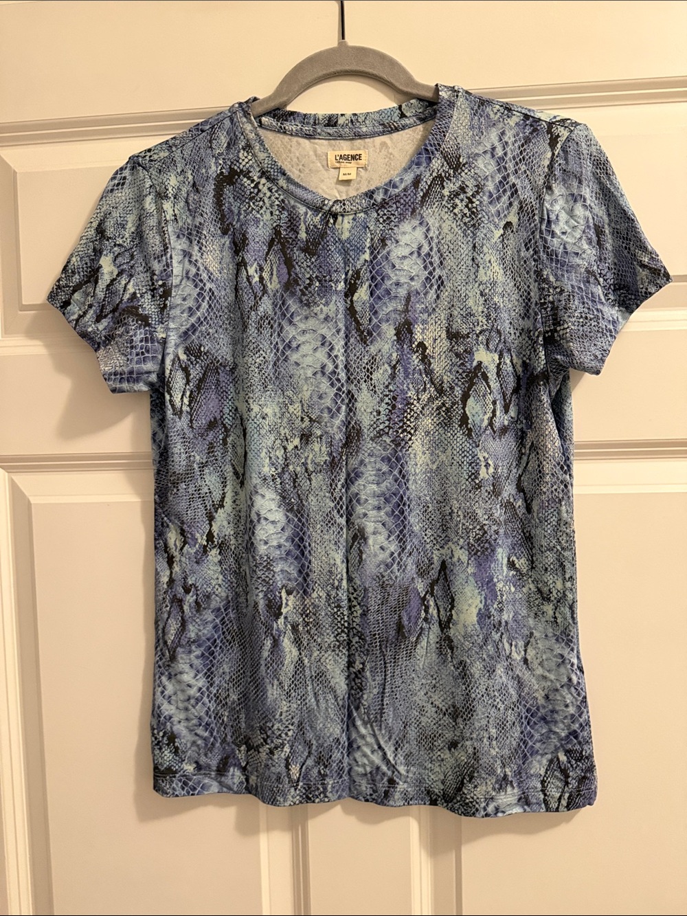 L'AGENCE Blue Snake-Print Short Sleeve Tee